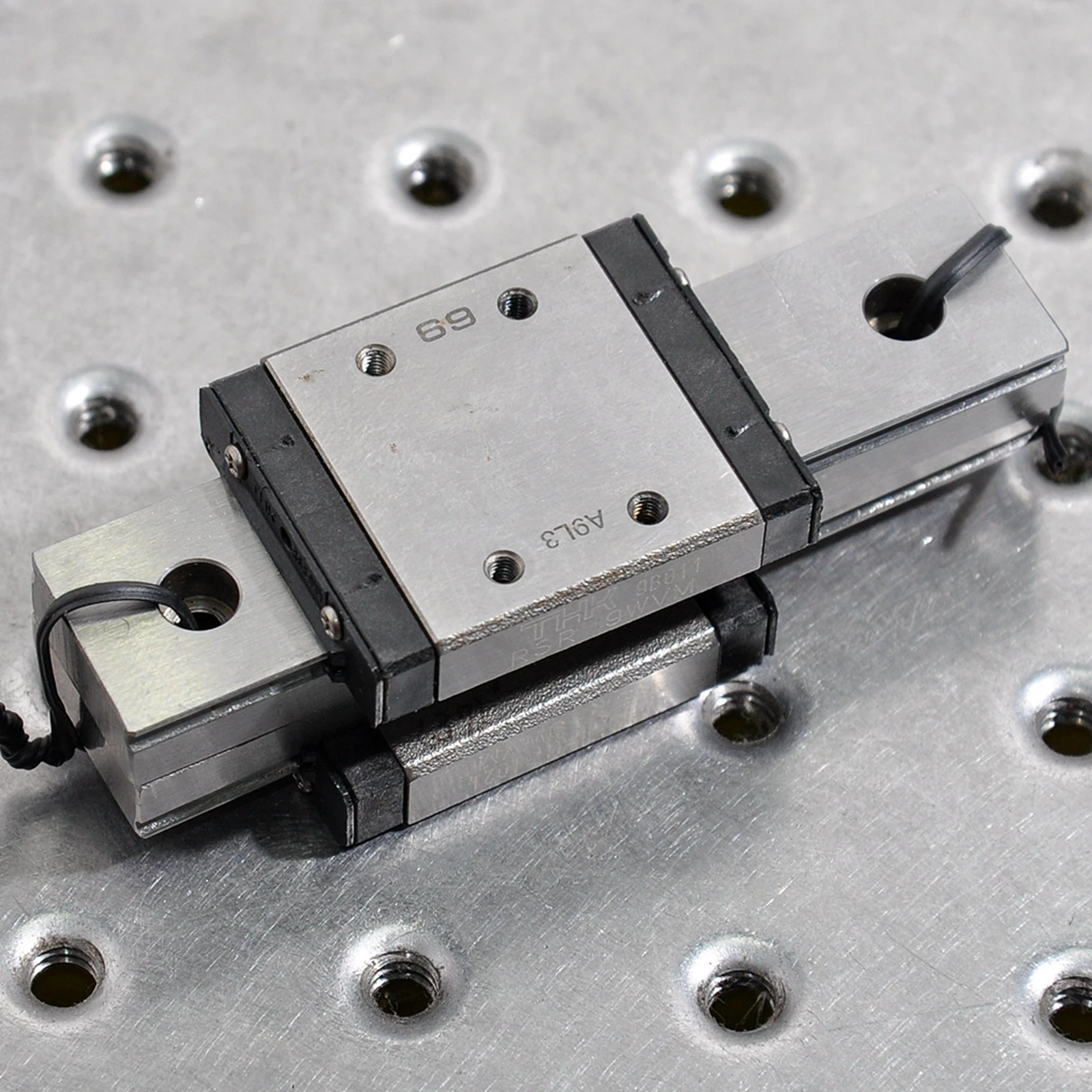 

THK 9B011 RSR 9WVM Slider Slide 27*30mm