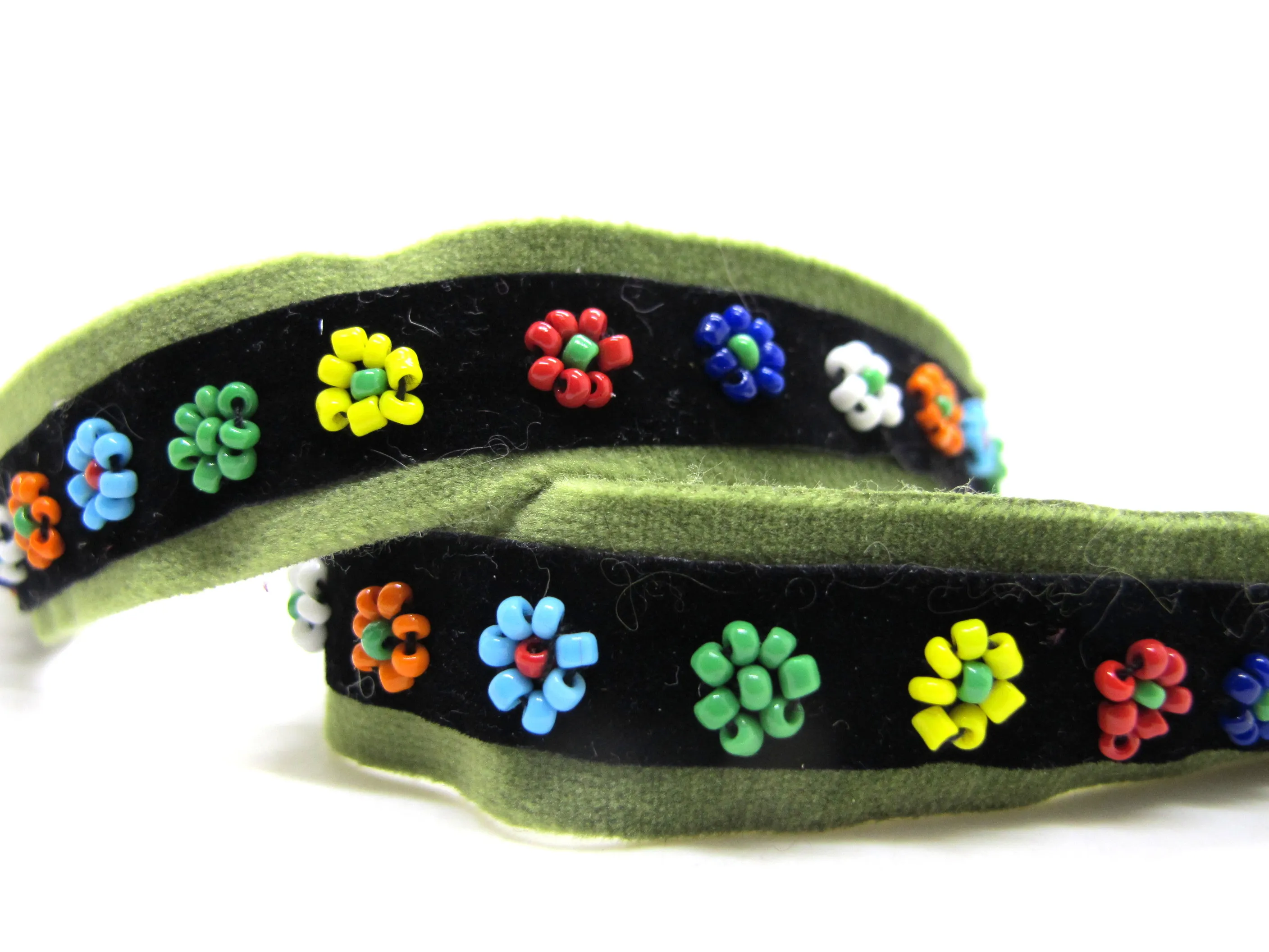 Цветочная отделка из бусин 20 мм на бархатной ленте | Дом и сад