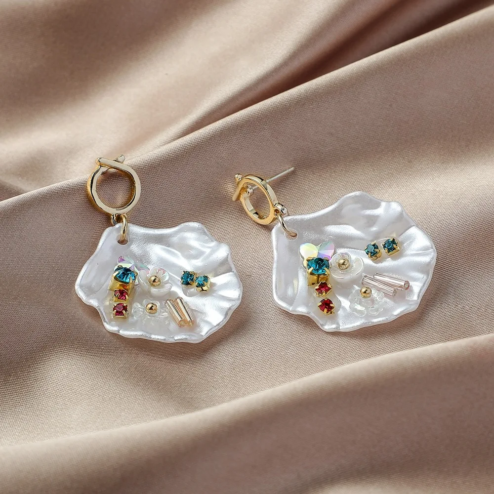 

Personilty Acrylic Shell Drop Earrings Colorful Flower Butterfly Crystal Charms Earrings For Women Statement Ear Jewelry