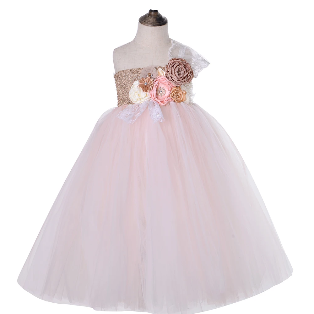 Платье-пачка для девочки держащей букет на свадьбе Платье с кружевными