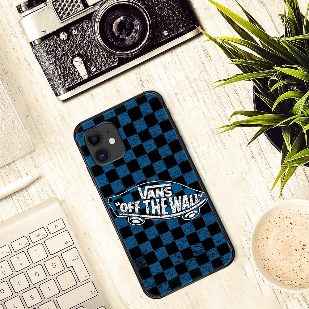 

American fashion brand Phone Case Cover Hull For iphone 5 5s se 2020 6 6s 7 8 12 mini plus X XS XR 11 PRO MAX black Back