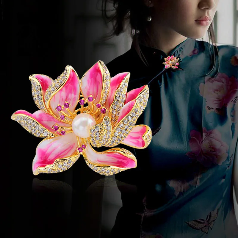 

Delicate Lotus Flower Brooch Pins Vintage Pearl Jewlery for Women Suit Shirts Elegant Zirconia Crystal Brooch Gifts Dedsign