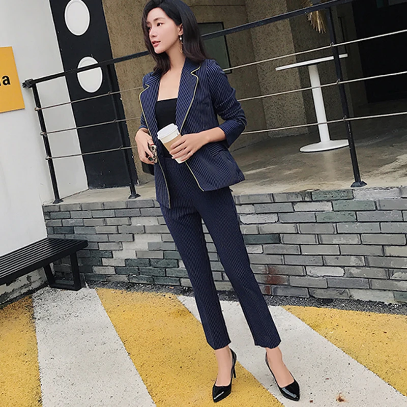 Женский двубортный костюм Mozuleva темно-синие брюки в полоску блейзер с v-образным