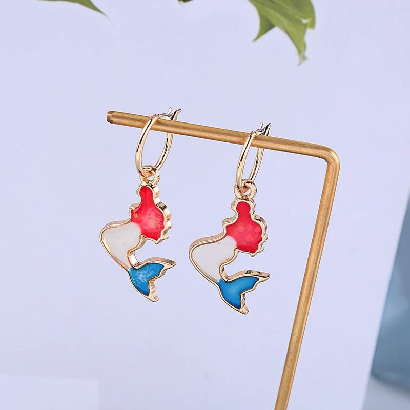 Серьги-русалки из эпоксидной смолы Золотые серьги-подвески в сказочном стиле для