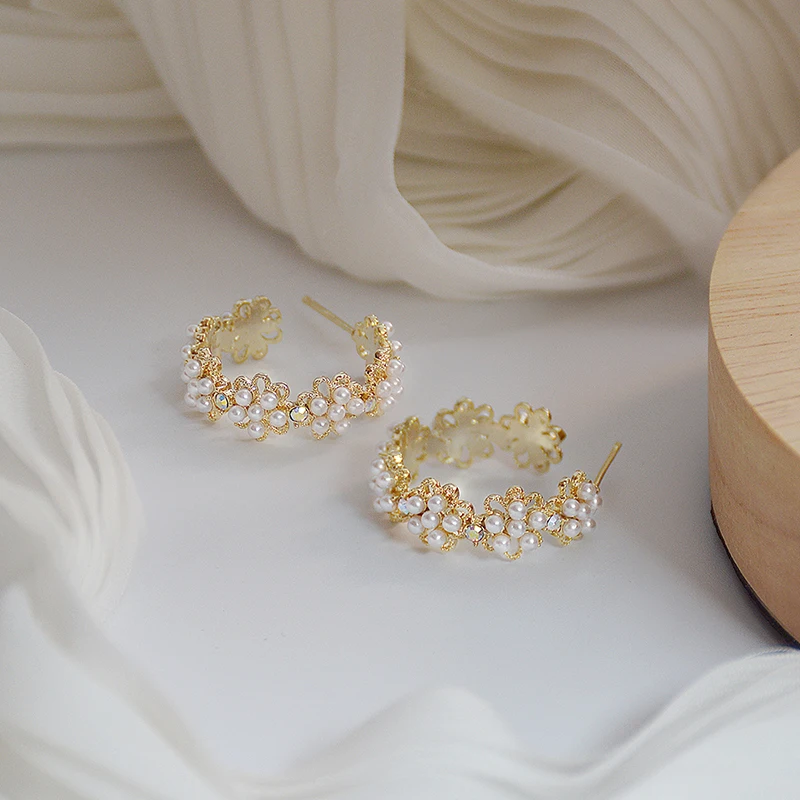 

Hot Romantic High Quality Lace Pearl Women Earrings Charm Bella Exquisite Pearl Stud Earring Wedding Accessories Pendant Jewelry