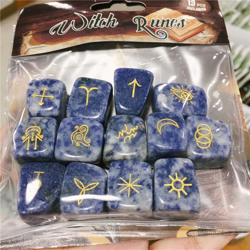 Натуральный камень с голубыми пятнами хрустальные астрологические руны ведьмы