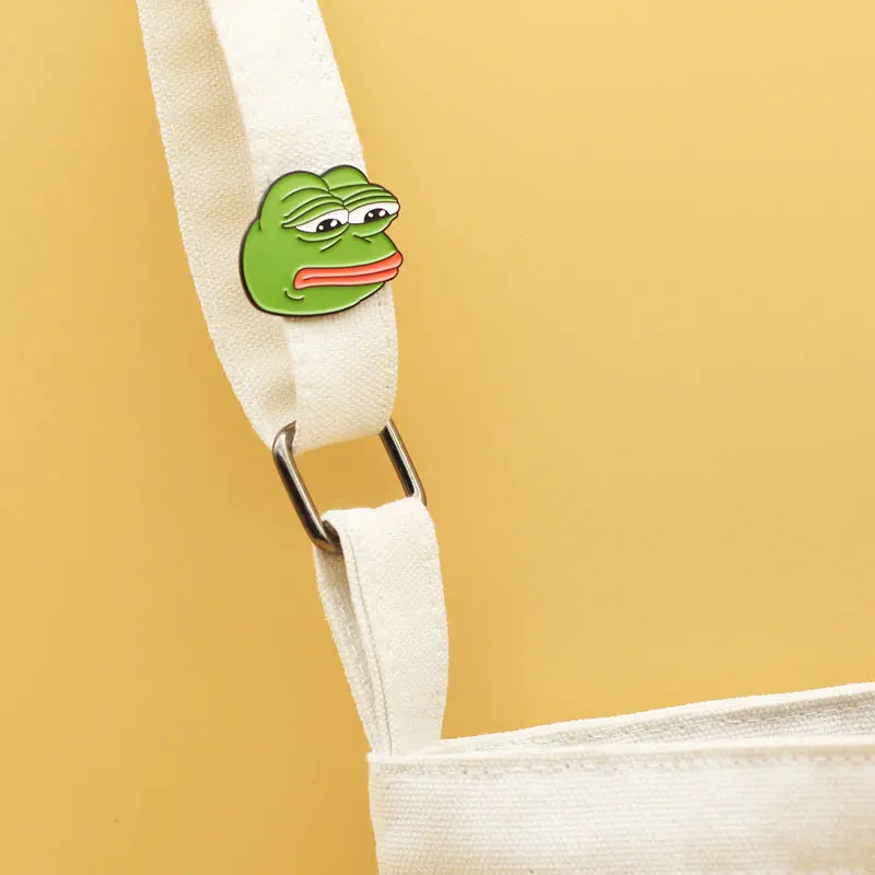 Брошь в виде лягушки Пепе и грустная улыбка забавные эмалированные заколки для