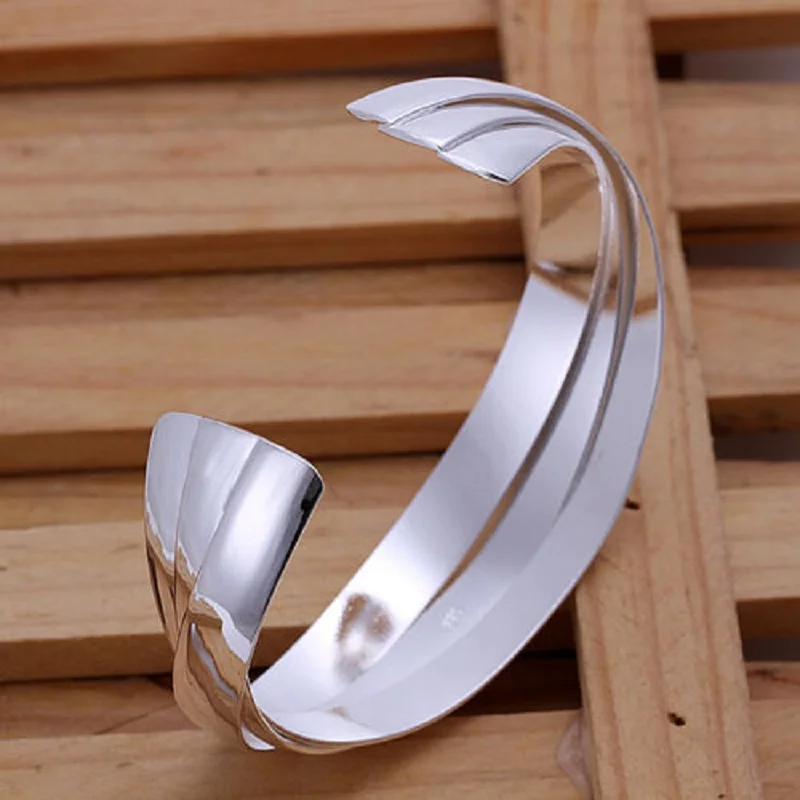 

Wholesale Price 925 Sterling Silver Smooth Three Flake Combined Bracelet