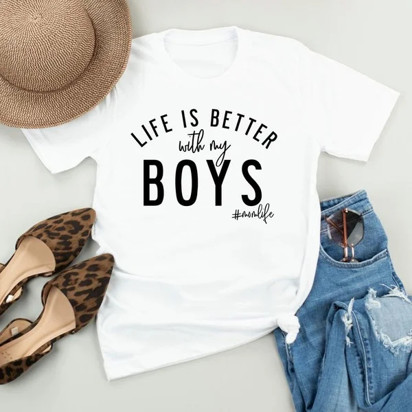 Фото Модная женская футболка с надписью Life Is Better with My Boys для мальчиков и мам