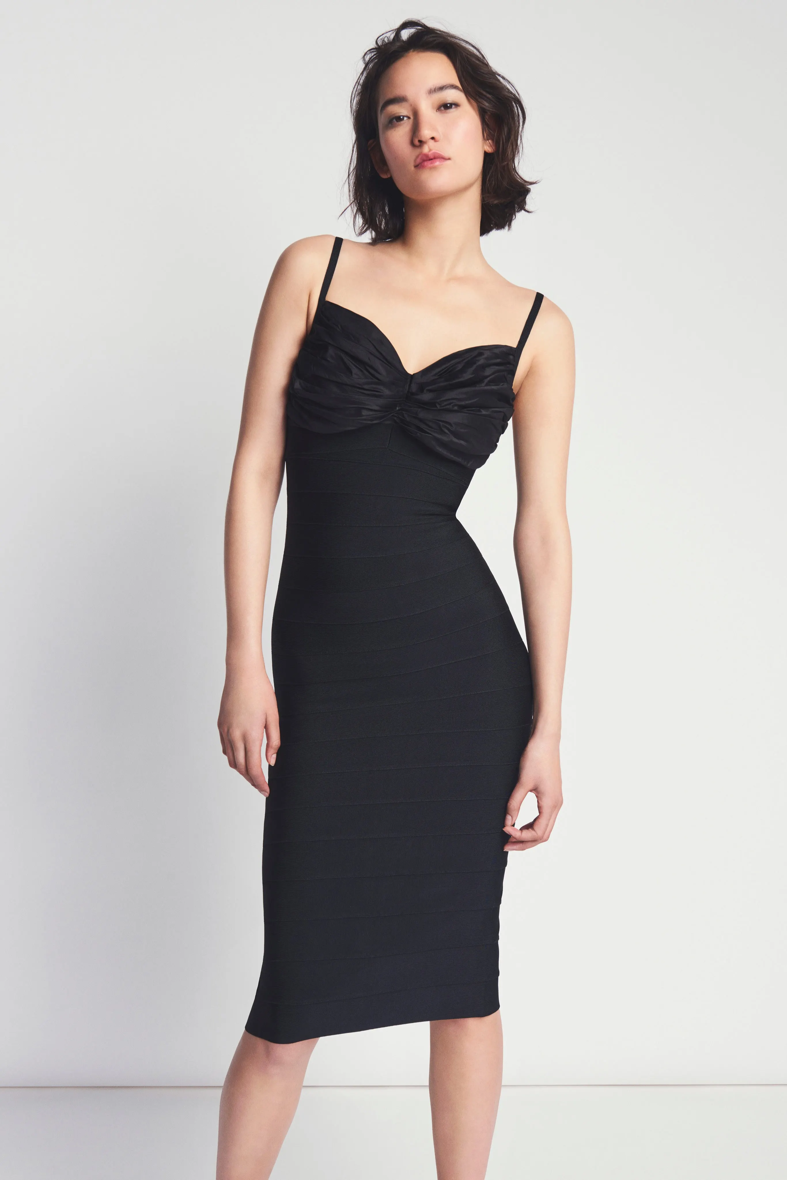 Женское вечернее платье до колен черное облегающее без рукавов 2019 | Женская