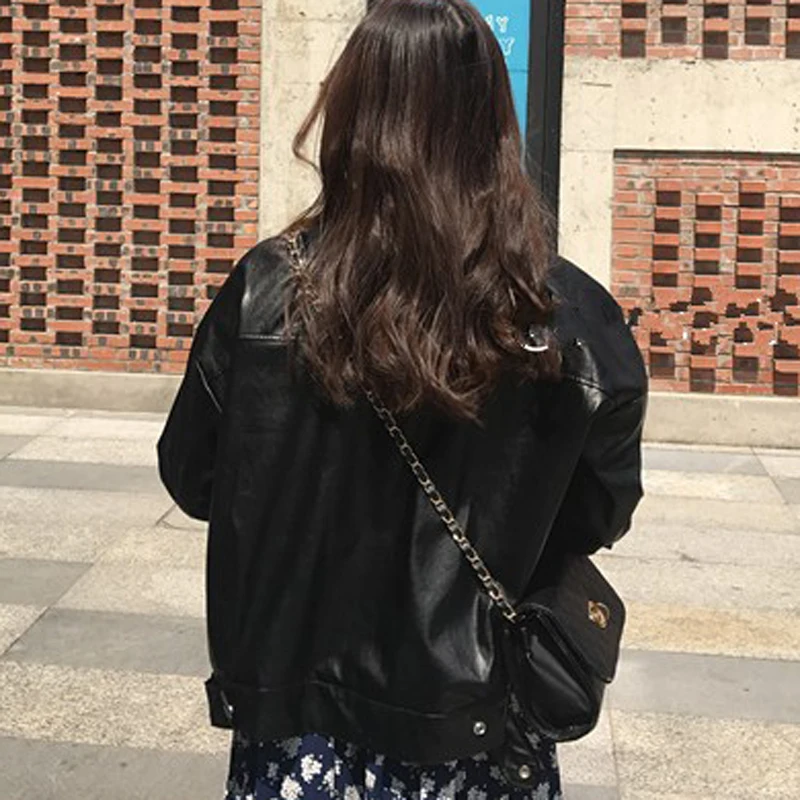 Женская байкерская куртка из искусственной кожи размера плюс демисезонная