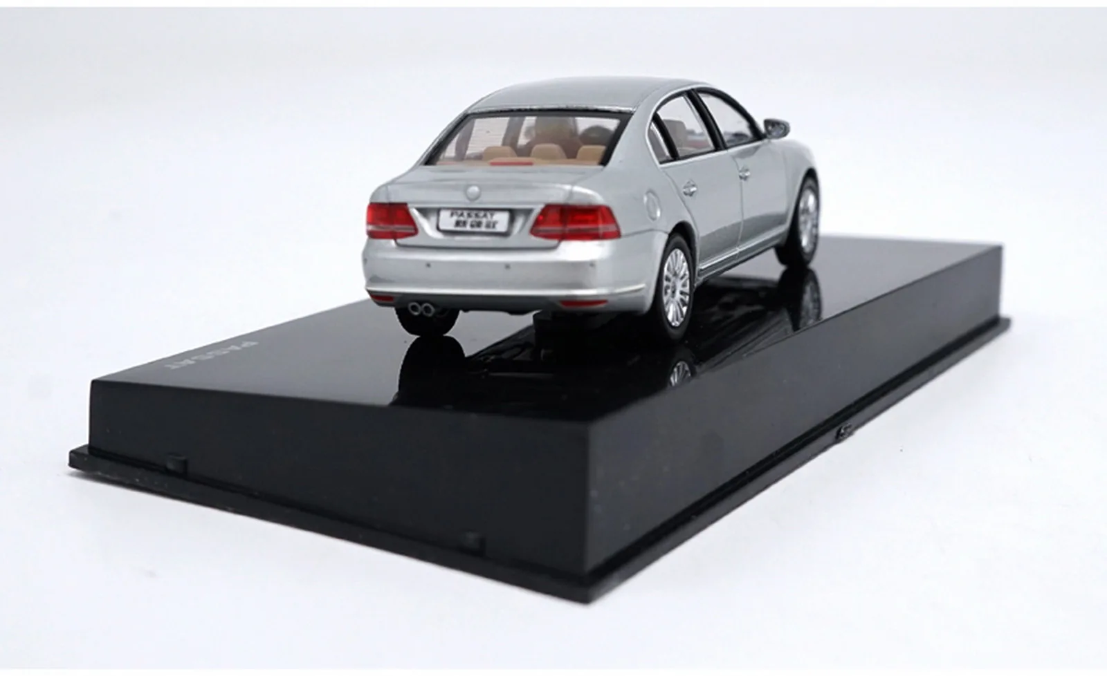 1/43 VW Volkswagen PASSAT V6 B5.5 Серебряный литый автомобиль модель игрушки коллекция |