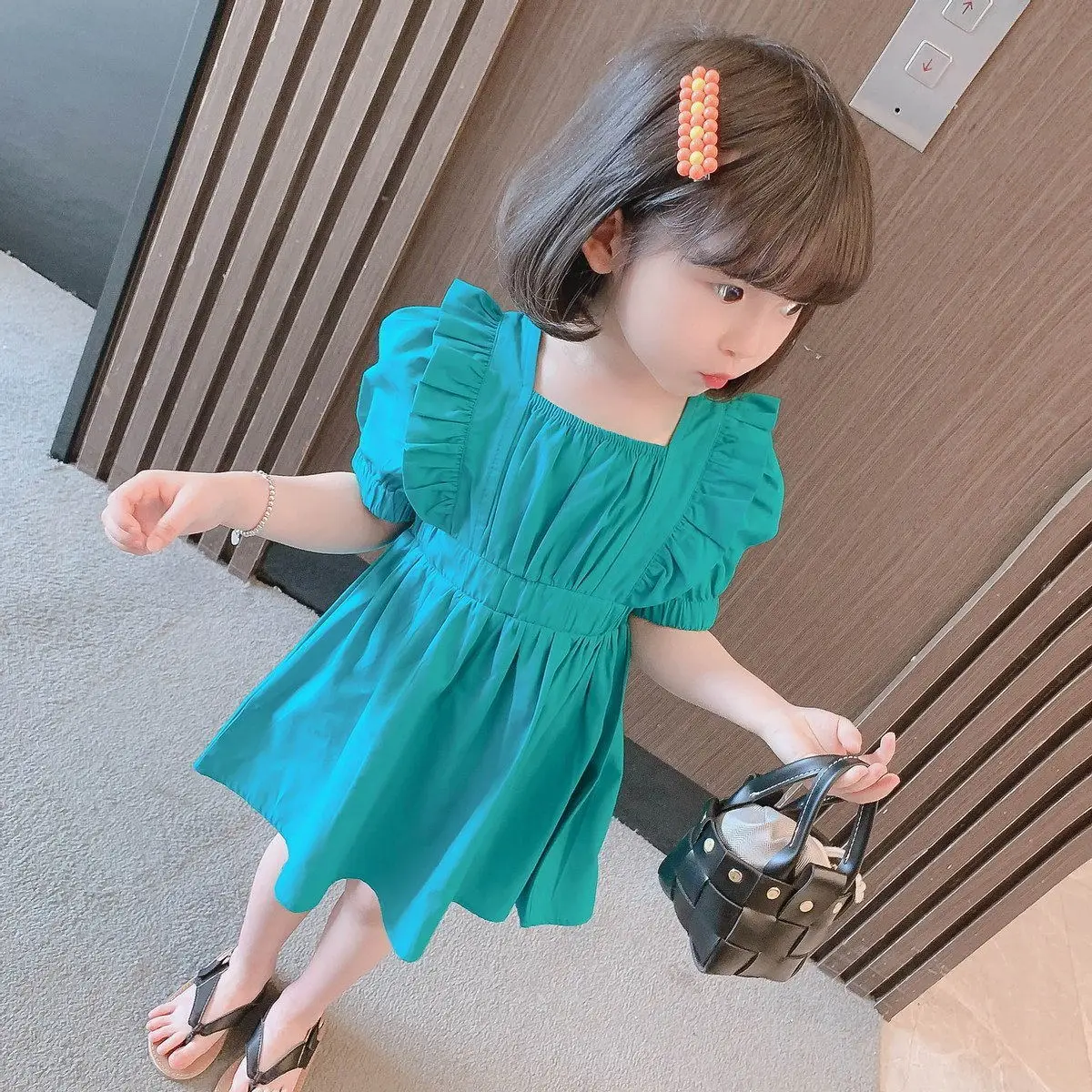 

Летние платья для маленьких девочек, корейские однотонные хлопковые приталенные трапециевидные платья принцессы с оборками и квадратным в...