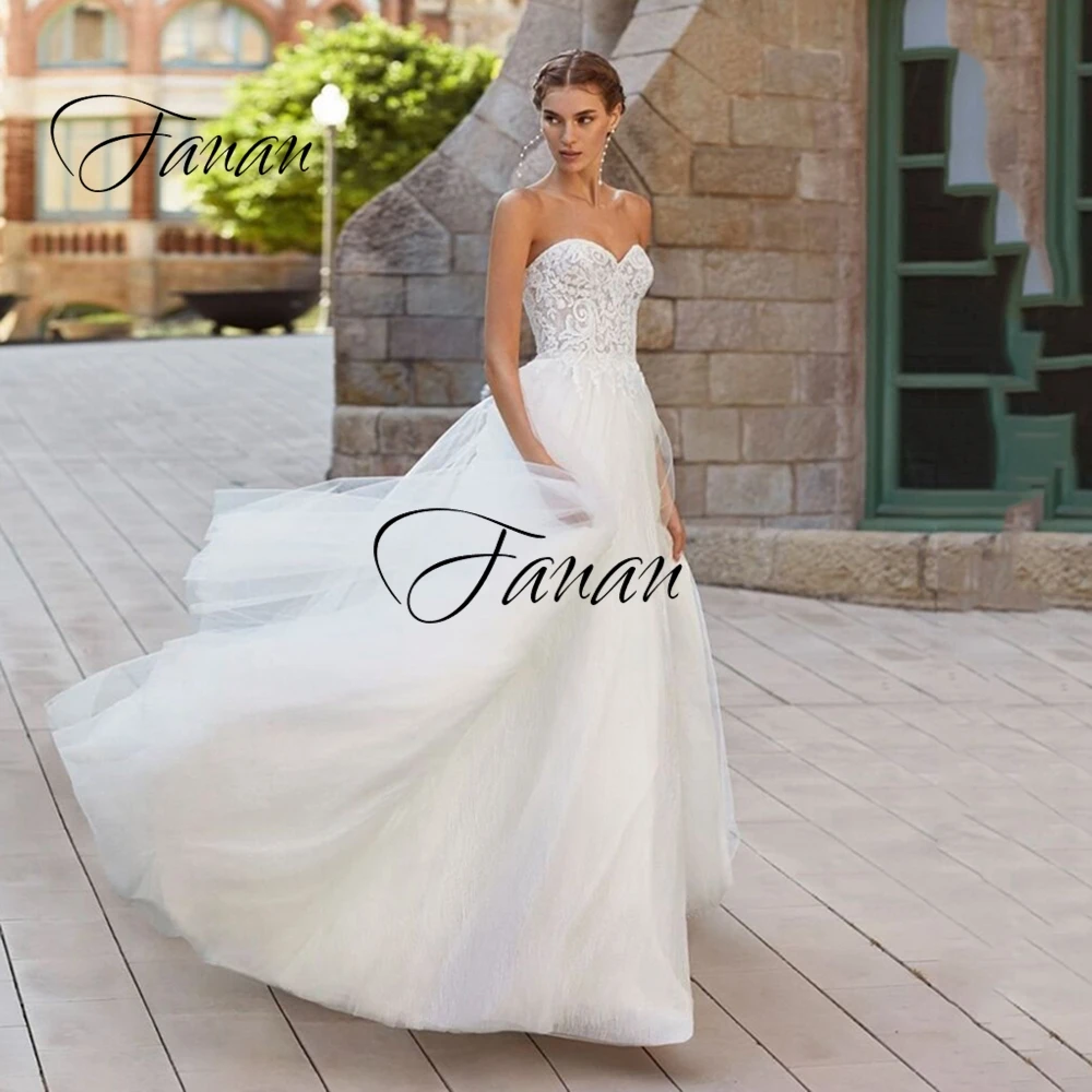 

2021 Simple Strapless Lece Appliques Wedding Dress Backless Sleeveless Tulle Sweep Train Bridal Gown robe de soirée de mariage