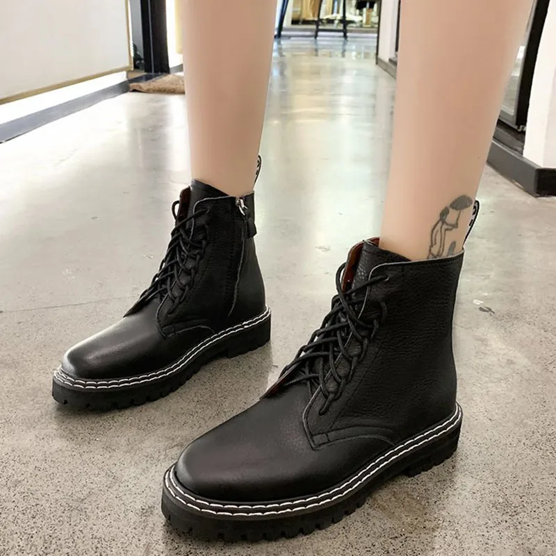 Зимние ботинки женские черные теплые средней высоты на шнуровке и молнии в