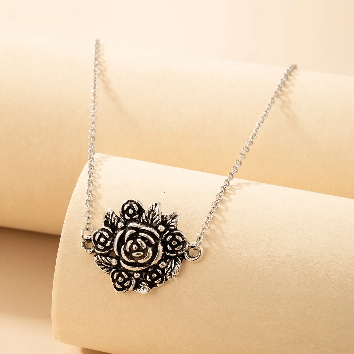 

Tocona Vintage Silver Color Big Flowers Pendant Necklace for Women Charms Alloy Metal Adjustable Party Jewelry Collar 19773