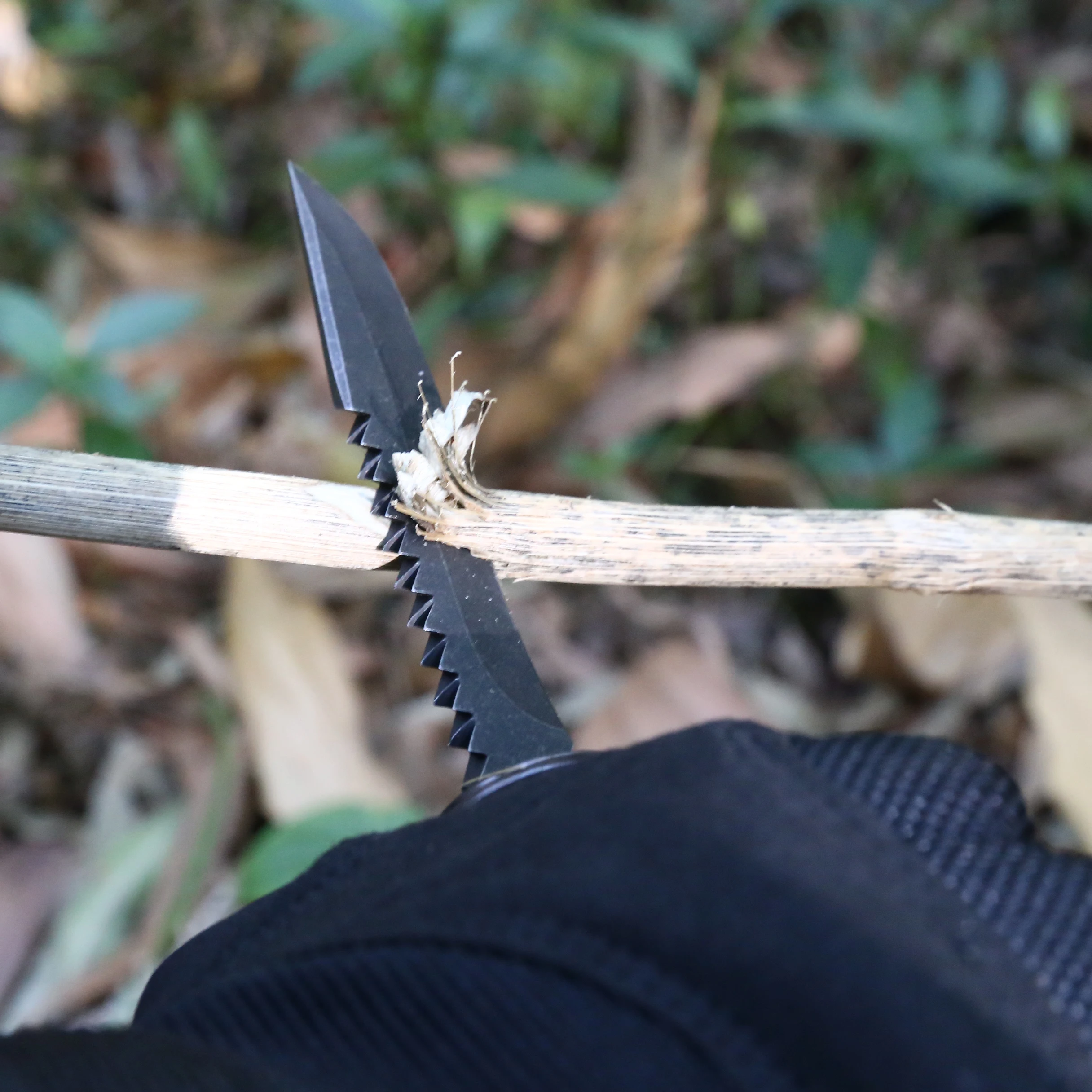 Нож серп для самозащиты Stinger Stick встроенный нож пилы улицы треккинга полюс дома