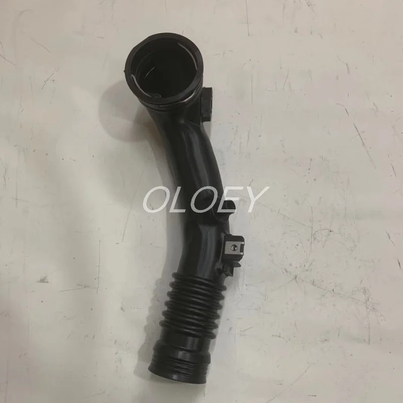 Воздухозаборный шланг для заряда 13 71 7 609 811 / 13717609811 7609811 BMW 5 6 серии X5 X6 F01 F02 F10 F12 E70 E71
