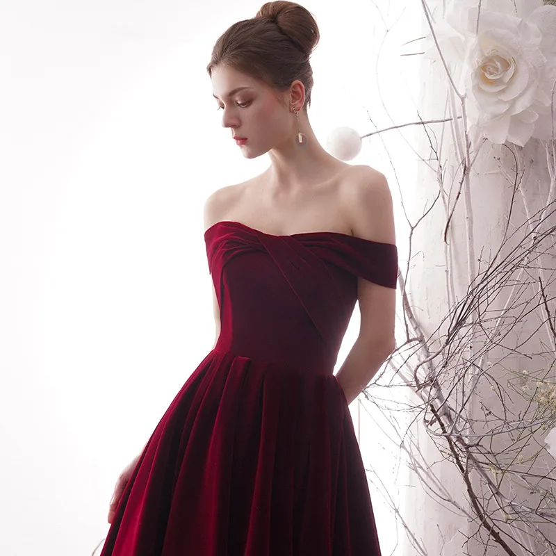 Вельветовое платье на шнуровке с открытыми плечами без бретелек винтажное