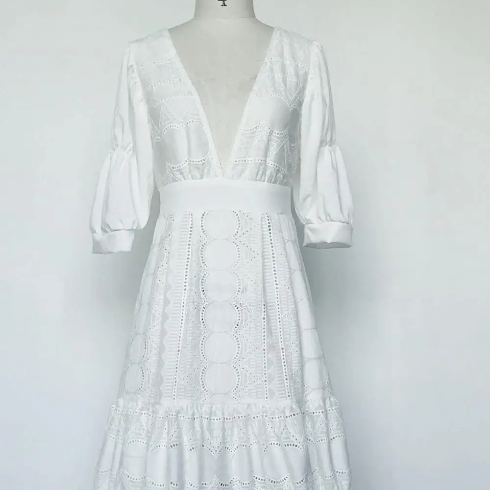 Женское кружевное платье макси белое вечернее с глубоким v образным вырезом и