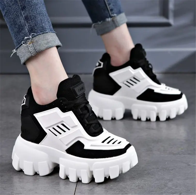 Женские кроссовки дышащие на платформе и танкетке теннисные высоком каблуке