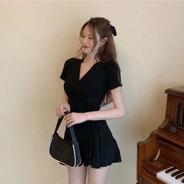 

Women's Clothing Hot Girl Small Tight Waist Thin Black Short V-neck Fishtail Dress
