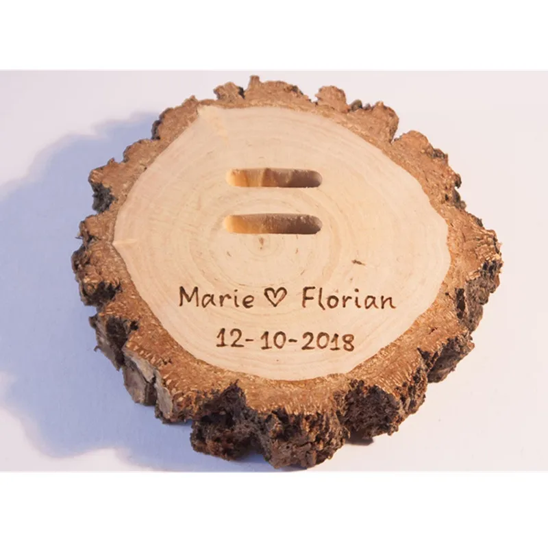 Выгравированные обручальные кольца на подушке альтернативный пользовательский