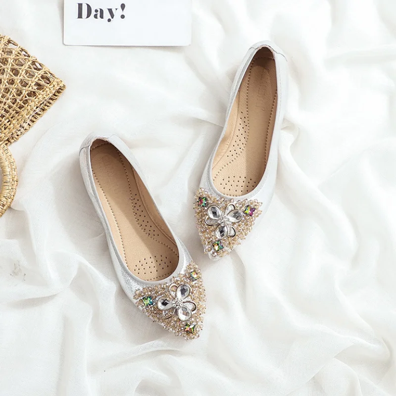 Женские складные балетки на плоской подошве 4 цвета с острым носком стразы