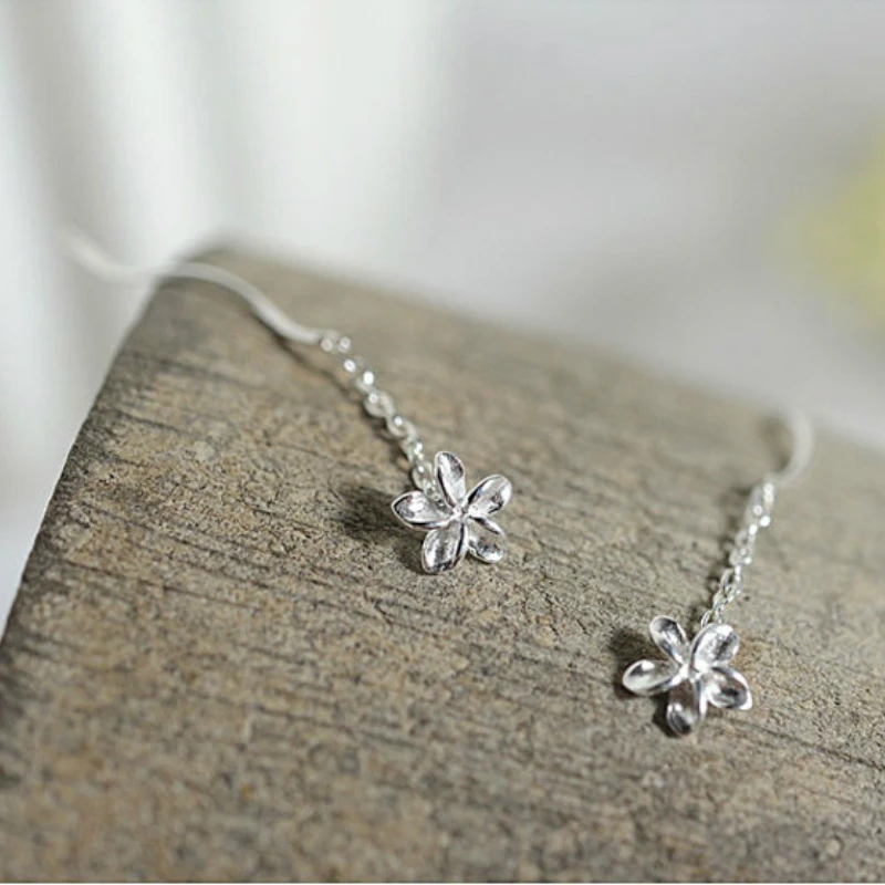 Серебряные серьги подвески с цветком и кисточкой S925 элегантные волнистые для