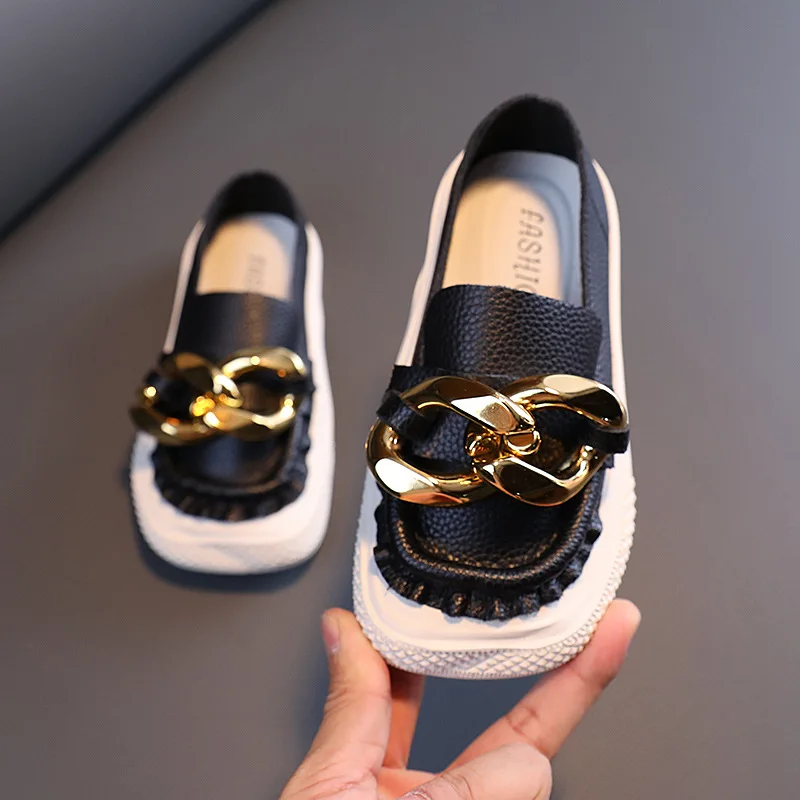 Кроссовки детские из натуральной кожи однотонные на плоской подошве с