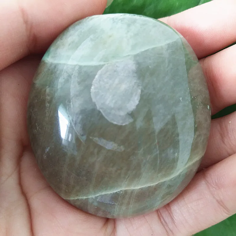 

NaturalThe green color labradorite stone crystal palm stones plaything healing crystals and home decoration
