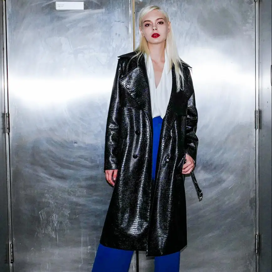 Модные глянцевые блестящие Куртки из искусственной кожи с узором крокодила