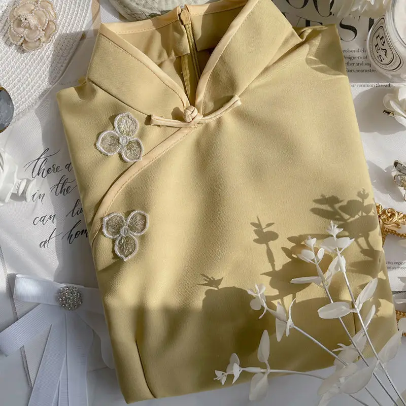 

Женское летнее платье-мини в современном стиле