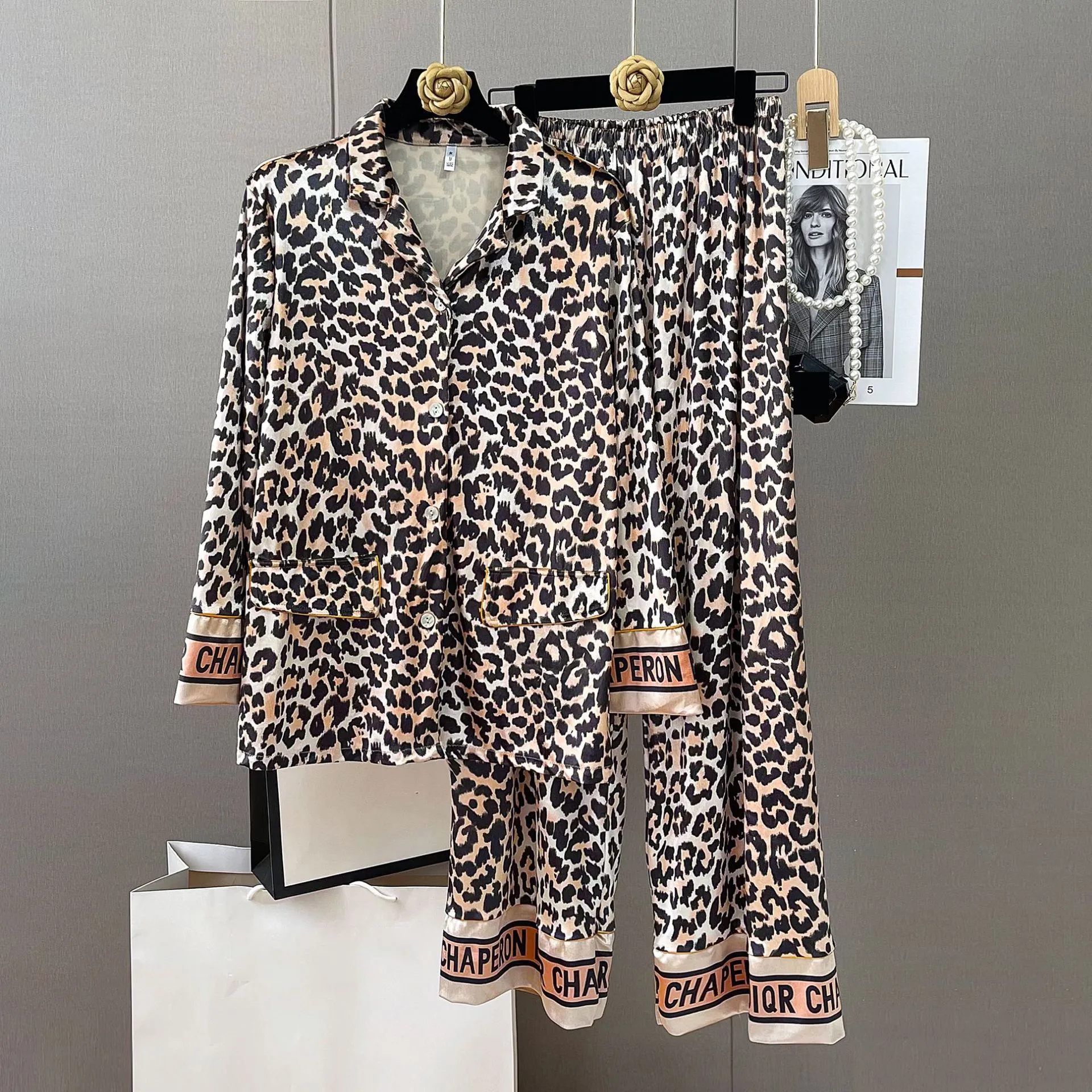 

Женская пижама с отложным воротником и принтом, комплект из двух предметов с брюками и пуговицами, домашняя одежда, Осеннее интимное нижнее ...