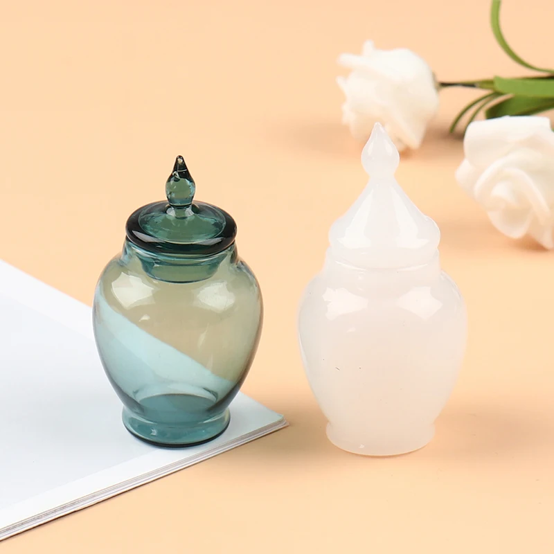 

1/12 Scale Dollhouse Miniature Glass Candy Jar Simulation Candy Bottle Model Toy