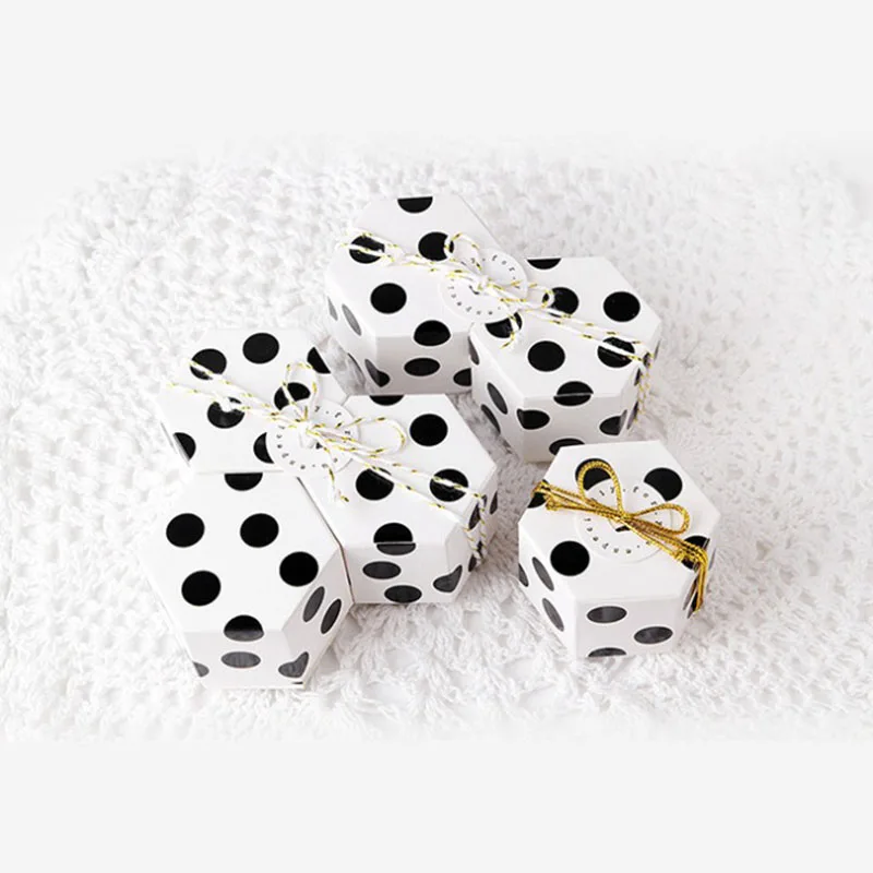 

Gold Stamping Wedding Favors Gift Box Package New Year Christmas Box Packaging Box for Candy Chocolate 20pcs/lot