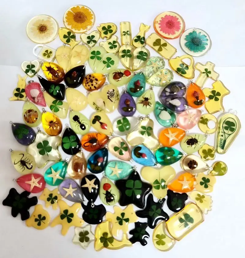 

100 pcs charming mixed real four leaf clover starfish sun flower real mixed insect keychain