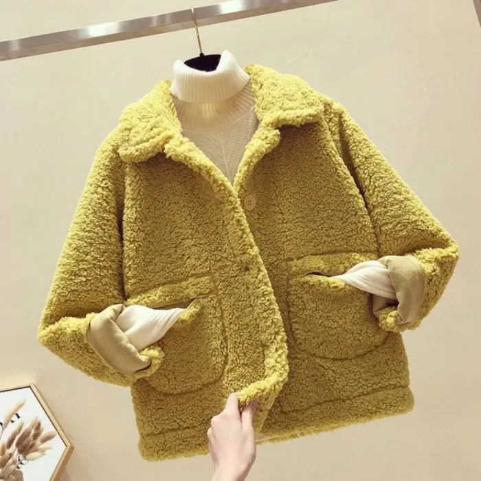 Пальто из овечьего меха для женщин 2019 короткая красивая крутая куртка с