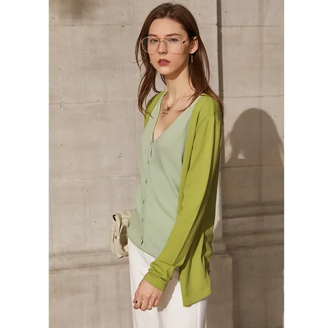 AMII Minimalismo Cardigã de outono para mulheres elegantes V Contraste de pescoço Espurar blusas casuais Tops de malha solta 12140722