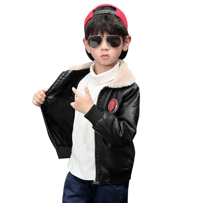 Модная детская кожаная куртка с мехом внутри изображением Человека паука для