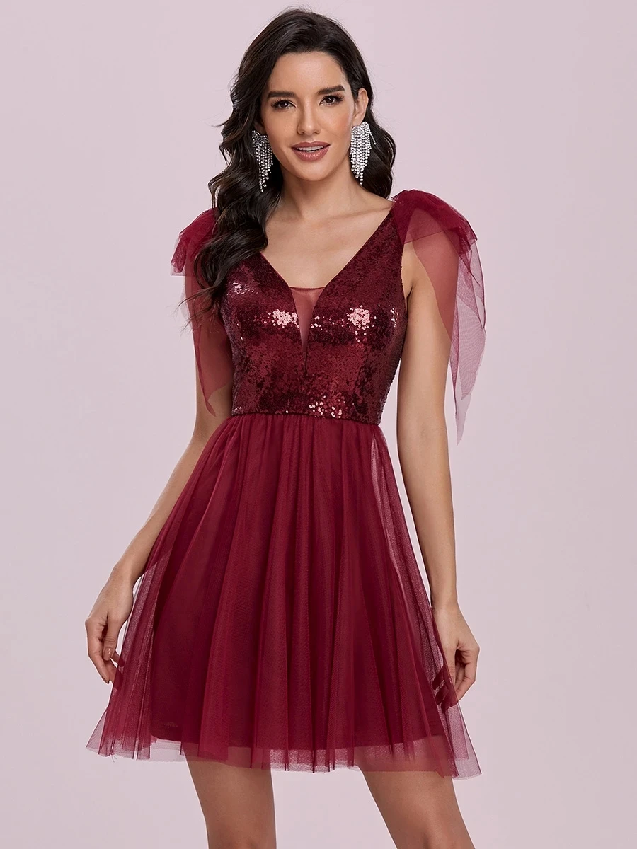 

Коктейльное мини-платье Ever prettyвеликолепное, из тюля, с блестками