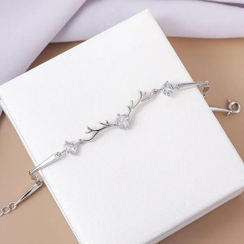 

2020 New Christmas Gift Deer Shaped Bracelet Lucky Lady Student Bracelet Fashion Trend Jewelry Couple Design Adjustable Birthday