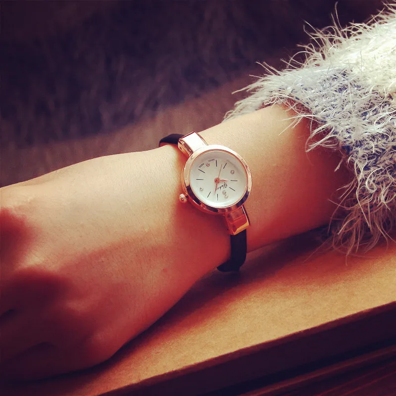 Новый сверхтонкий ремень темперамент модные маленькие часы дисковый браслет