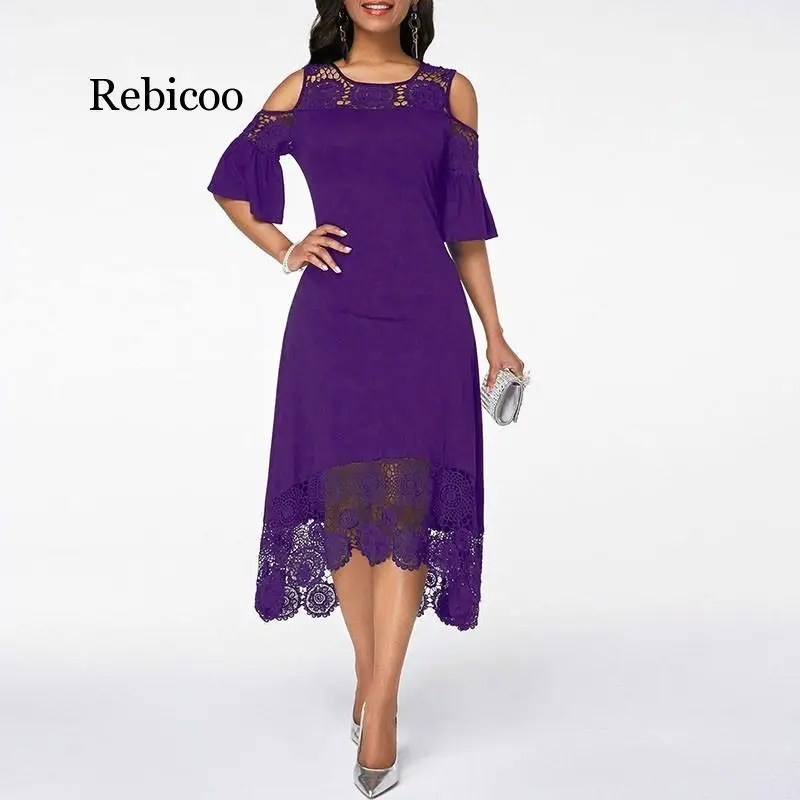 Женское платье с открытыми плечами и расклешенными манжетами кружевное