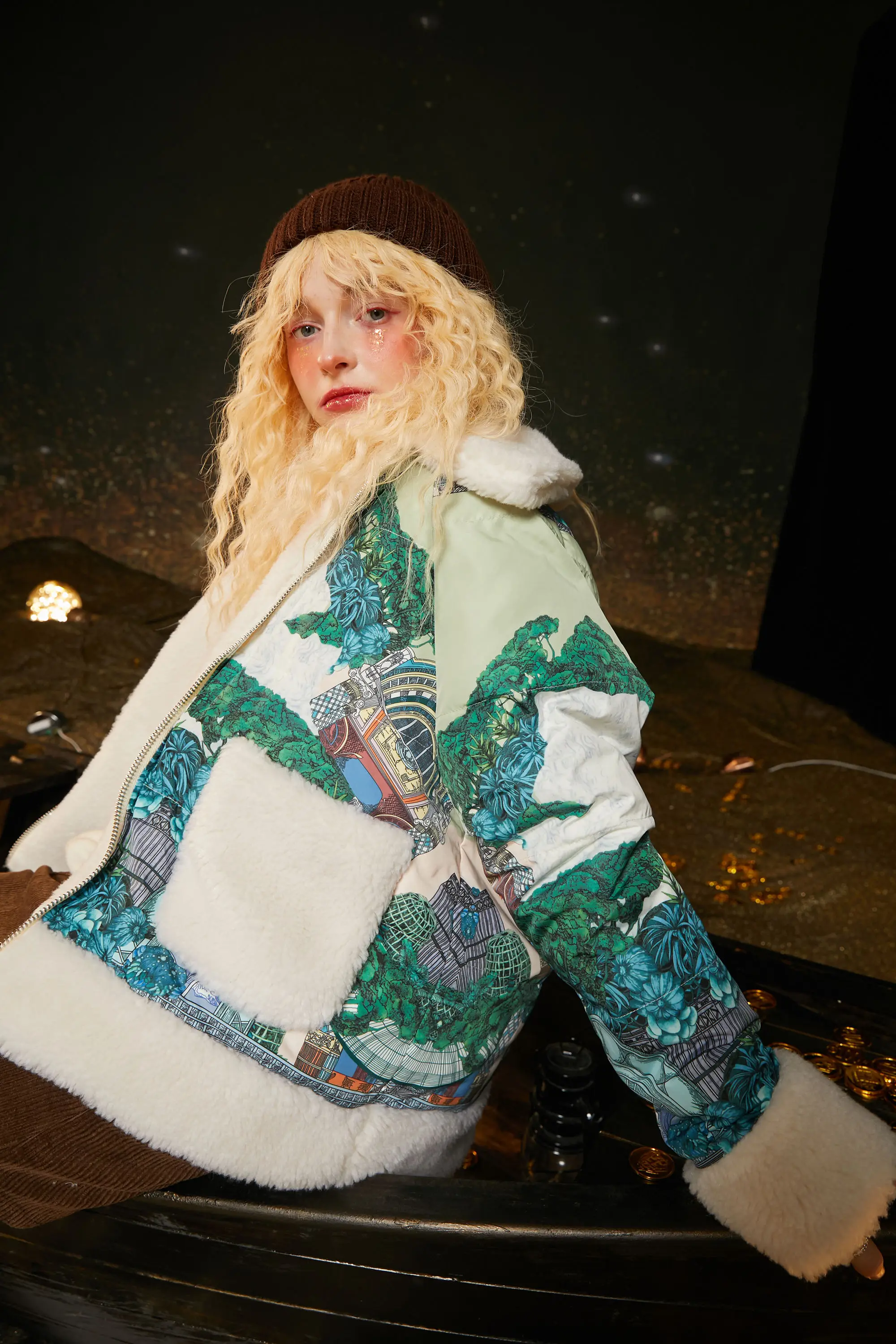 

Graphic Patchwork Lambswool Oversize Hooded 90% White Down Coat Women 2021