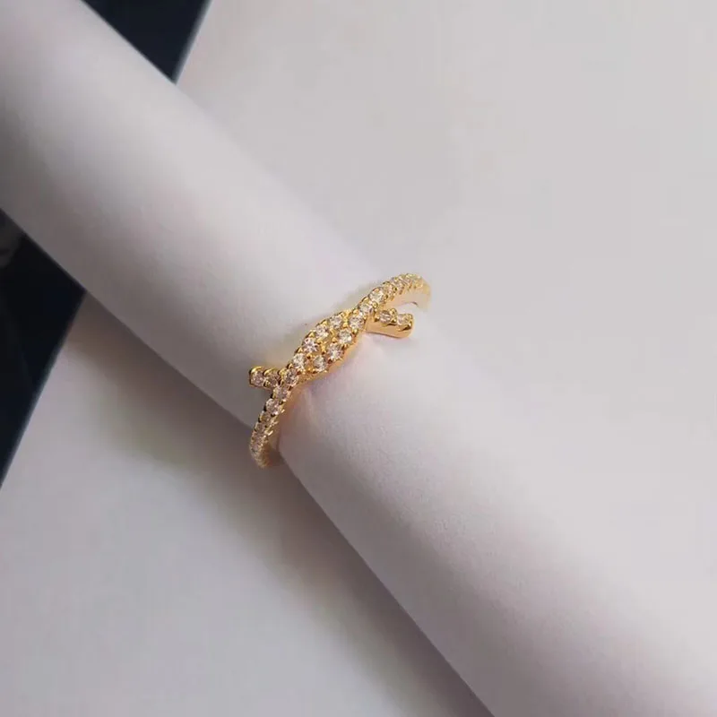 Женское кольцо из серебра 925 пробы с фианитом | Украшения и аксессуары