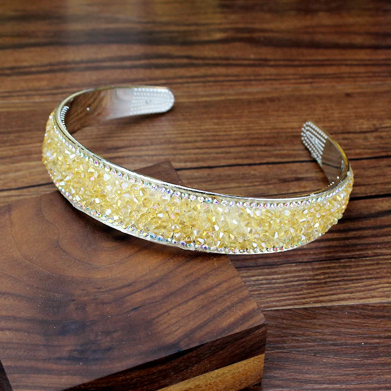 Модный широкий белый черного и золотого цвета с цельными круглыми кристаллами