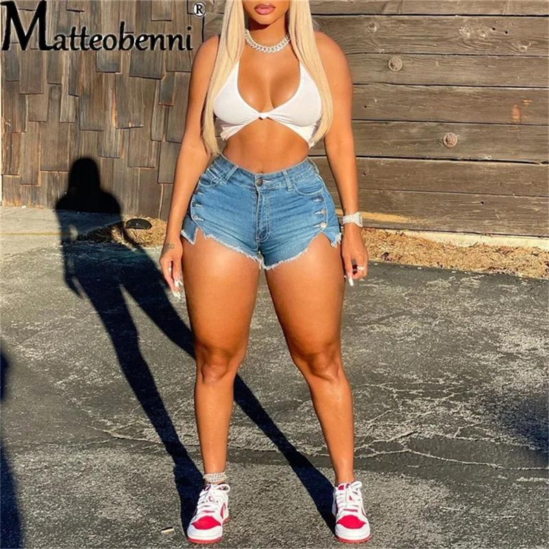 Женские джинсовые шорты с разрезами по бокам привлекательные облегающие из