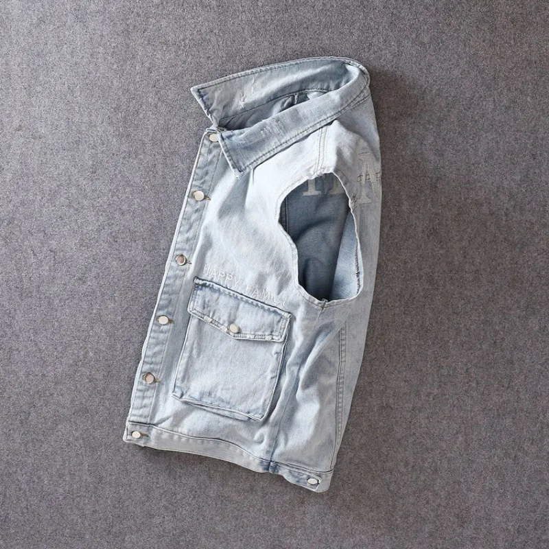 Мужской джинсовый жилет с дырками голубой облегающий Повседневный потертостями