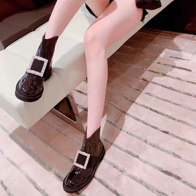 Женские ботинки со стразами и пряжкой черные блестящие кожаные ботильоны